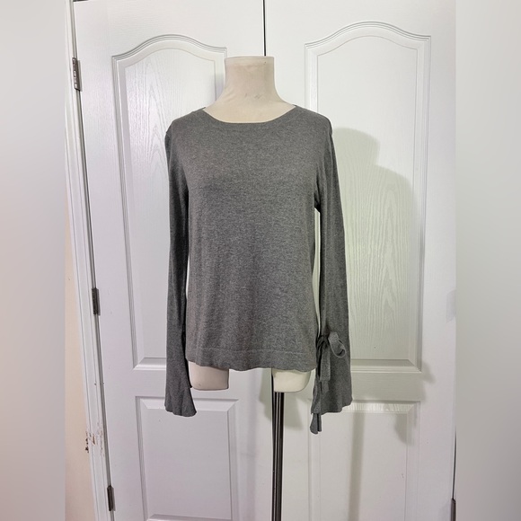 J. Crew Bell Sleeve Gray Scoop Neck 100% Cotton Sweater with Bows - sz M - Picture 1 of 7